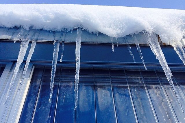 Получить компенсацию при падении снега с крыши в Большеречье