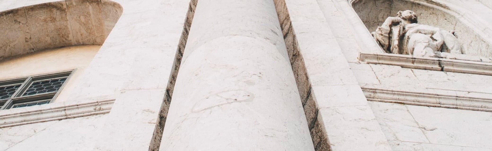 Помощь в решении административных дел в Большеречье